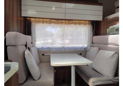 Capuchina Motorhome ROLLER TEAM Zefiro 275 en Sale Occasion