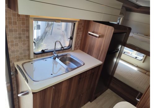 Capuchina Motorhome ROLLER TEAM Zefiro 275 en Sale Occasion