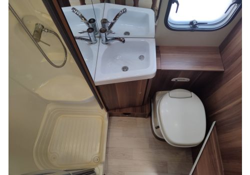 Capuchina Motorhome ROLLER TEAM Zefiro 275 en Sale Occasion