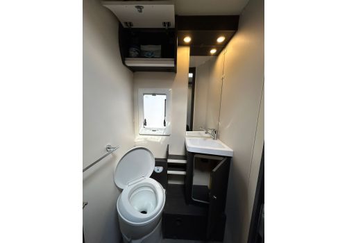 Low Profile Motorhome ROLLER TEAM Kronos 284 TL en Sale Occasion