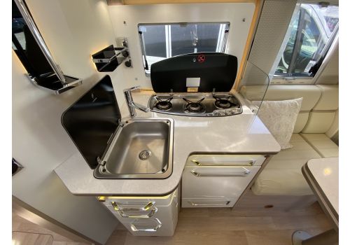 Low Profile Motorhome RAPIDO 686F en Sale Occasion