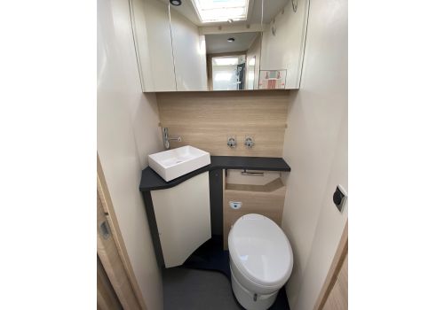 Low Profile Motorhome RAPIDO 686F Modelo 2023 en Sale Occasion