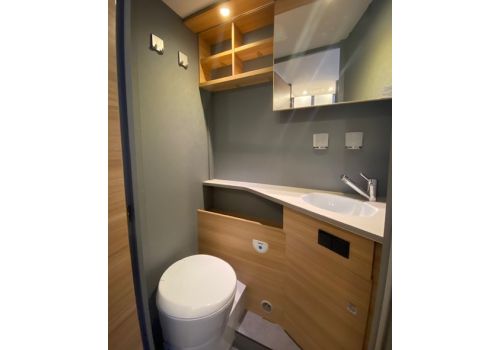 Low Profile Motorhome DETHLEFFS Just T7052 DBM Modelo 2023 en Sale Occasion