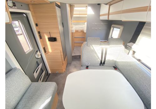 Low Profile Motorhome DETHLEFFS Just T7052 EB en Rent