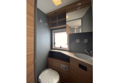 Low Profile Motorhome DETHLEFFS Just T7052 EB en Rent