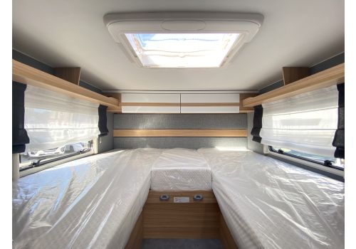 Low Profile Motorhome DETHLEFFS Just T7052 EB en Rent
