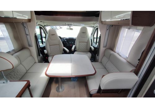 Low Profile Motorhome RAPIDO 696F Modelo 2023 en Sale Occasion