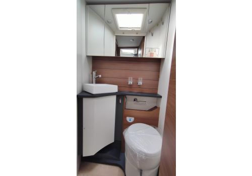 Low Profile Motorhome RAPIDO 696F Modelo 2023 en Sale Occasion