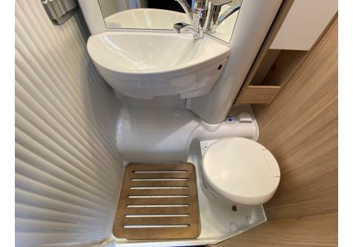 Low Profile Motorhome SUNLIGHT V66 en Sale Occasion