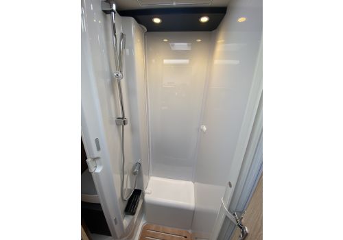 Low Profile Motorhome SUNLIGHT T67S en Catalog