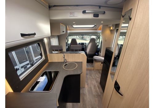 Low Profile Motorhome SUNLIGHT T67S en Catalog