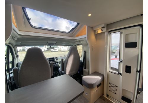 Low Profile Motorhome SUNLIGHT T67S en Catalog