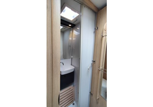 Low Profile Motorhome SUNLIGHT T67S Adventure Edition en Sale Occasion