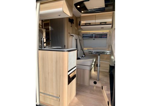 Camper Van DREAMER D68+ Select Modelo 2024 en Sale Occasion