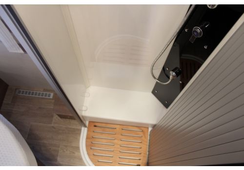 Low Profile Motorhome DETHLEFFS Esprit T 7150-2 DBT modelo 2019 en Sale Occasion