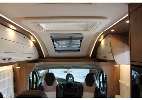 Low Profile Motorhome DETHLEFFS Esprit T 7150-2 DBT modelo 2019 en Sale Occasion
