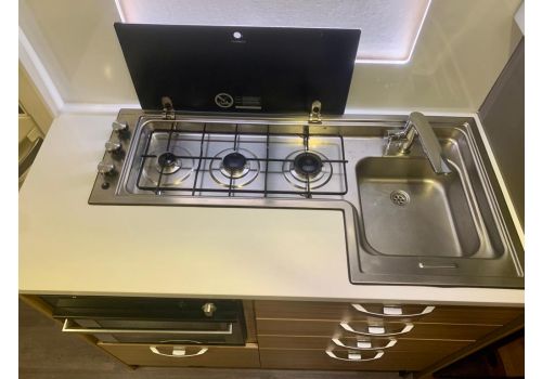 Capuchina Motorhome ADRIA Coral XL A 670 DK en Sale Occasion