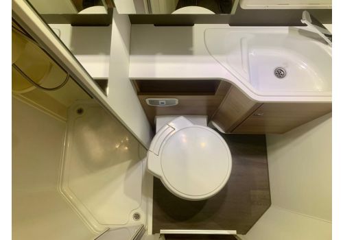 Capuchina Motorhome ADRIA Coral XL A 670 DK en Sale Occasion