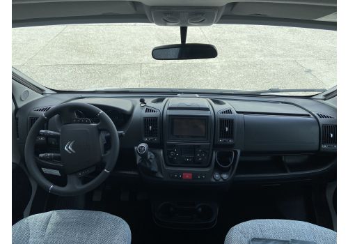 Low Profile Motorhome DETHLEFFS Just T7052 DBM en Rent