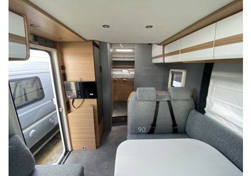 Low Profile Motorhome DETHLEFFS Just T7052 DBM en Rent