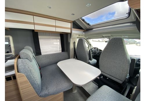 Low Profile Motorhome DETHLEFFS Just T7052 DBM en Rent