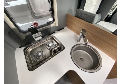 Low Profile Motorhome DETHLEFFS Just T7052 DBM en Rent