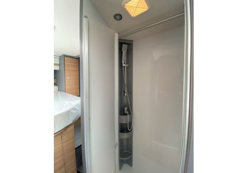 Low Profile Motorhome DETHLEFFS Just T7052 DBM en Rent