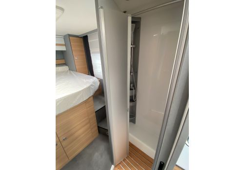 Low Profile Motorhome DETHLEFFS Just T7052 DBM en Rent