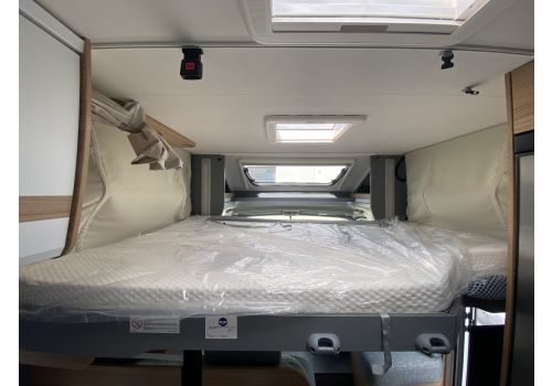 Low Profile Motorhome DETHLEFFS Just T7052 DBM en Rent