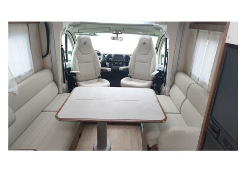 Low Profile Motorhome RAPIDO 606F Modelo 2024 en Sale Occasion