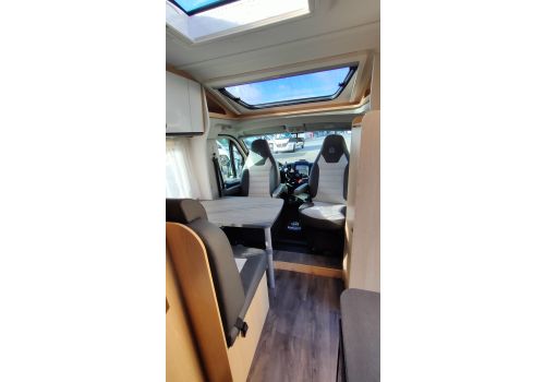 Low Profile Motorhome SUNLIGHT Sunlight V60 en Sale Occasion