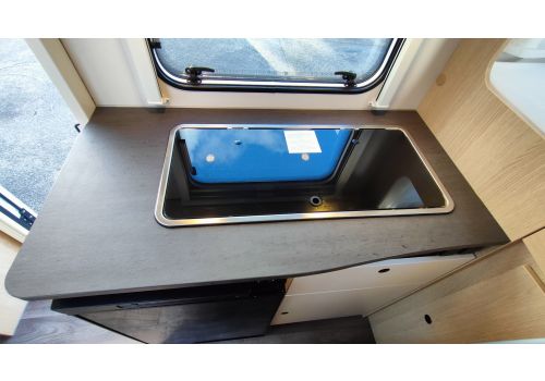 Low Profile Motorhome SUNLIGHT Sunlight V60 en Sale Occasion