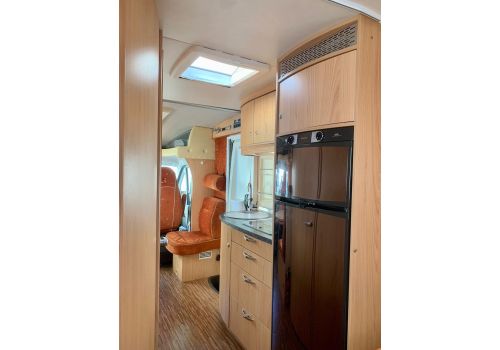 Low Profile Motorhome BURSTNER Solano T 725 en Sale Occasion
