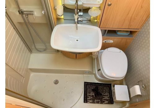 Low Profile Motorhome BURSTNER Solano T 725 en Sale Occasion