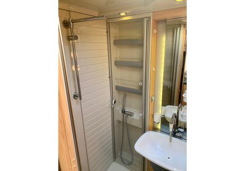 Low Profile Motorhome BURSTNER Solano T 725 en Sale Occasion