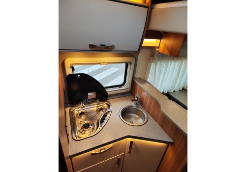 Low Profile Motorhome WEINSBERG R58 en Sale Occasion