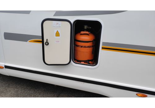 Low Profile Motorhome BENIMAR MILEO 242 en Sale Occasion