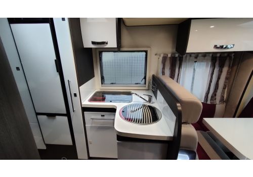 Low Profile Motorhome BENIMAR MILEO 242 en Sale Occasion