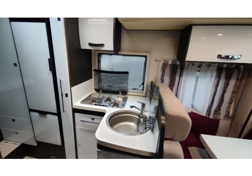 Low Profile Motorhome BENIMAR MILEO 242 en Sale Occasion
