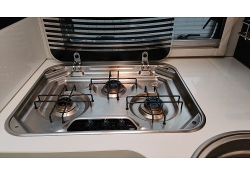 Low Profile Motorhome BENIMAR MILEO 242 en Sale Occasion