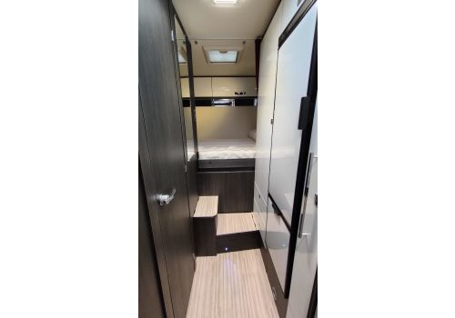 Low Profile Motorhome BENIMAR MILEO 242 en Sale Occasion