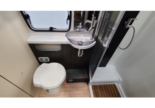 Low Profile Motorhome BENIMAR MILEO 242 en Sale Occasion
