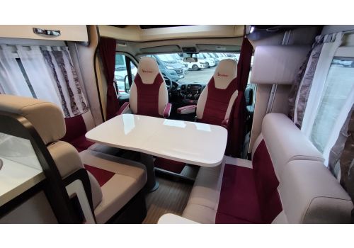 Low Profile Motorhome BENIMAR MILEO 242 en Sale Occasion
