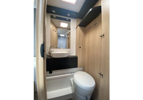 Low Profile Motorhome SUNLIGHT T69LC en Rent