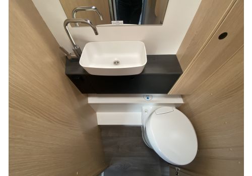 Low Profile Motorhome SUNLIGHT T69LC en Rent