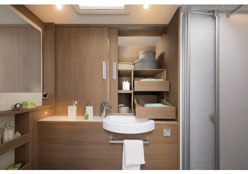 Low Profile Motorhome DETHLEFFS 4-travel T 6966-4 modelo 2017 en Sale Occasion