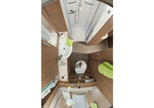 Low Profile Motorhome DETHLEFFS 4-travel T 6966-4 modelo 2017 en Sale Occasion