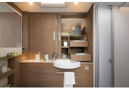 Low Profile Motorhome DETHLEFFS 4-travel T 6966-4 modelo 2017 en Sale Occasion