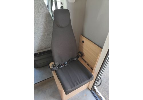 Low Profile Motorhome DETHLEFFS Just T 7052 DBM en Sale Occasion