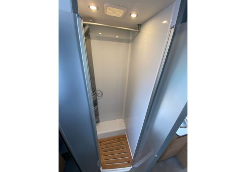 Low Profile Motorhome DETHLEFFS Just T 7052 DBM en Sale Occasion